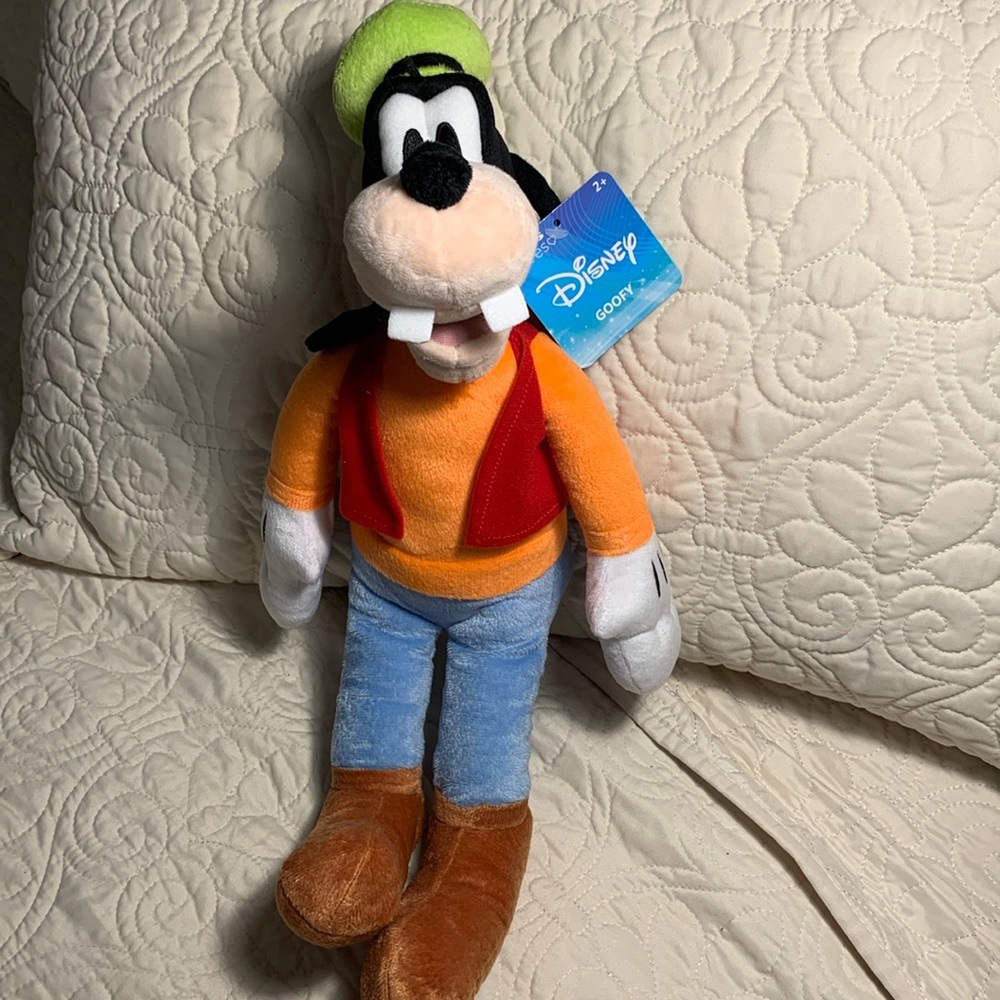 Disney Goofy plush NWT